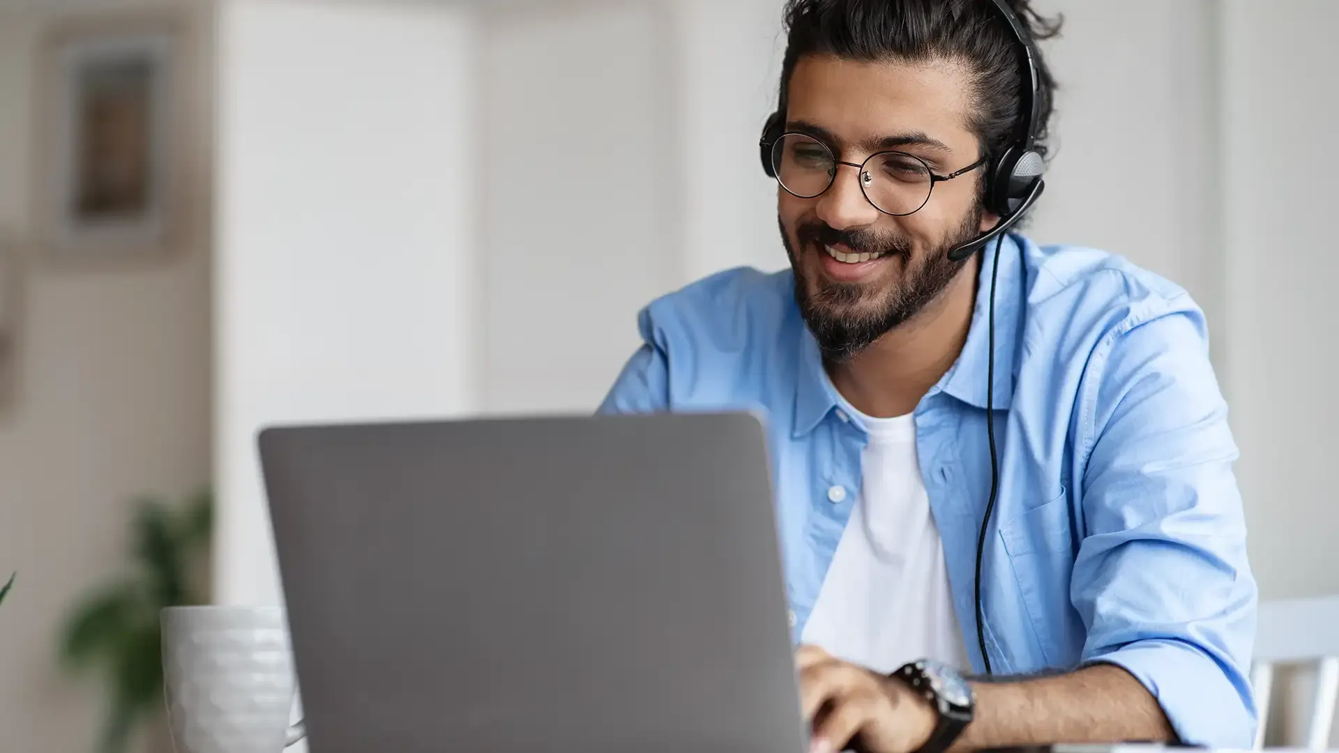 Formation TP Conseiller relation client à distance (CRCD) image