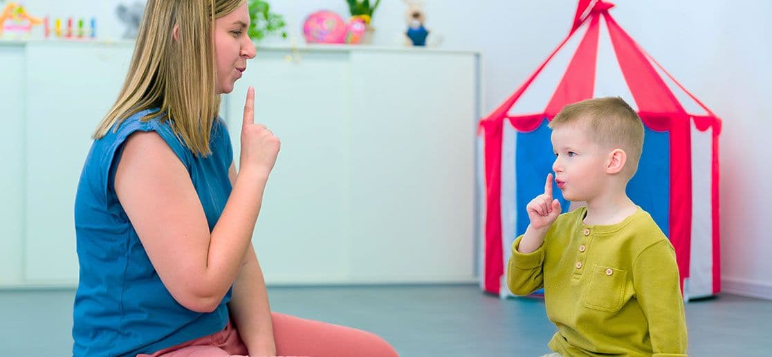 Image Langue des signes bébé : un outil précieux pour mieux communiquer avant la parole