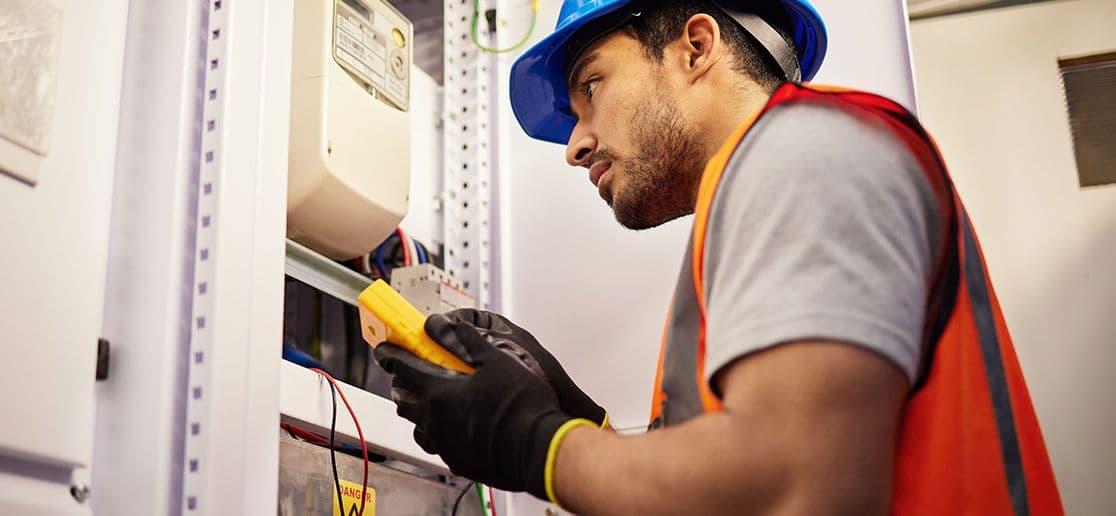 Image Habilitation électrique : pourquoi les futurs professionnels doivent-ils s’y préparer dès leur formation ?