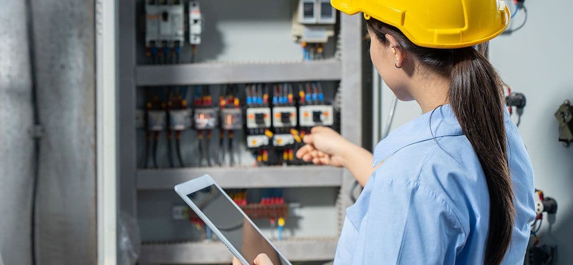 Image Les différents niveaux d’habilitation électrique : comprendre les titres et leurs rôles