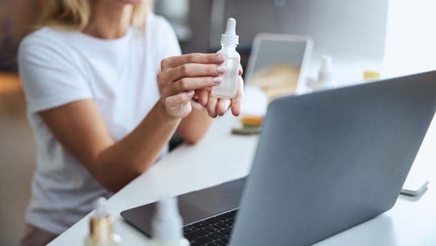 Profession Assistant chef de produit cosmétique / maquillage image
