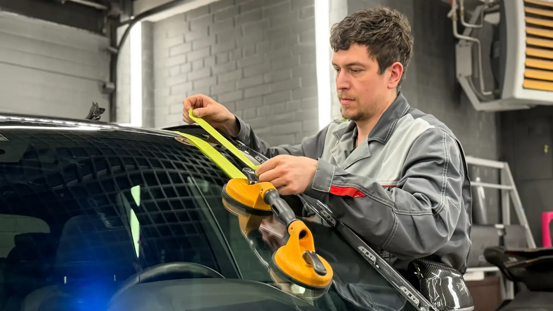 Image Technicien vitrage automobile